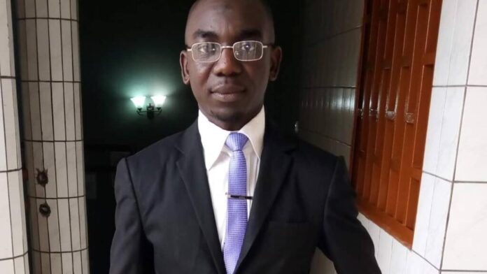 Mohamadou-Amadou-Prof-de-droits-analyste-Cameroun.jpg