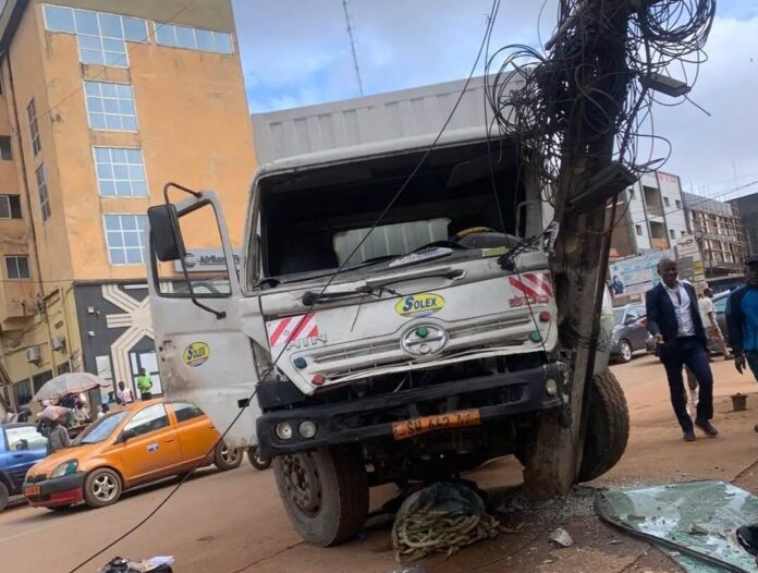Camion-accidente-a-Yaounde-e1756871185641.jpg