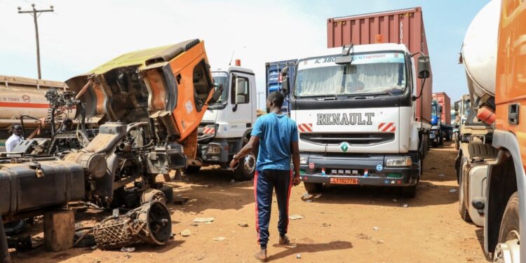 Excitation à la sablon de syndicats camerounais ultérieurement la percé d&rsquo;un restaurant en Centrafrique
