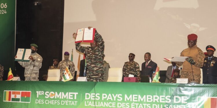 L’critique de Paul Oula sur le repli certain du Mali, du Niger et du Burkina Faso de la CEDEAO