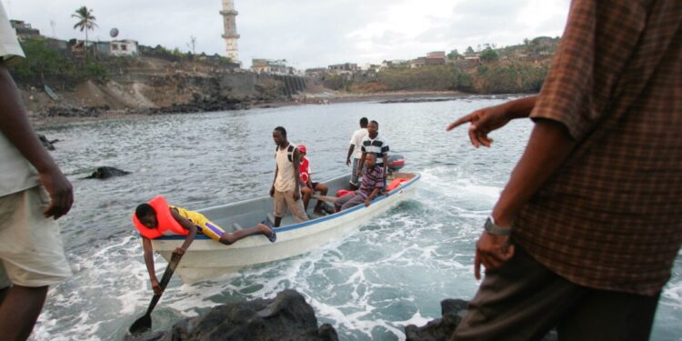 Au moins 25 morts pendant un échec pénétré les Comores et Mayotte