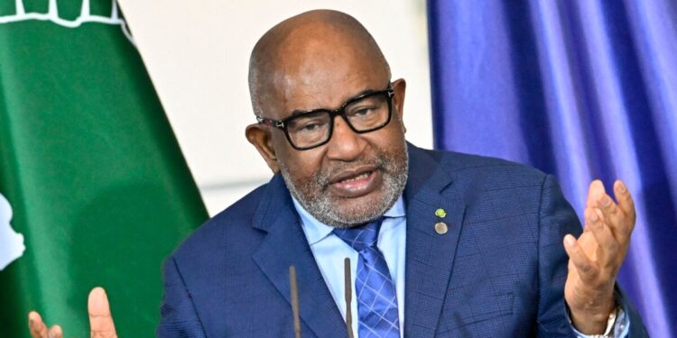 Sondage close sinon réponses sur la crevé en claustration de l&rsquo;assaillant du directeur comorien