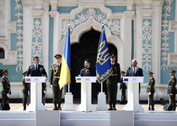 Hooreeɓe leyɗeele dental Erop U.E njuɓɓinii jeewte to Kiev, laamorgo Ukraine tawu faandaare nde ko ƴettude peeje ngam wallitaade Ukraine e ndee hare hakkunde mum e Russie