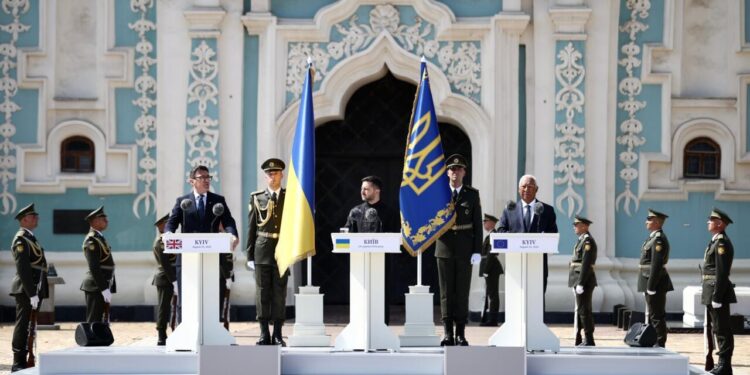 Hooreeɓe leyɗeele dental Erop U.E njuɓɓinii jeewte to Kiev, laamorgo Ukraine tawu faandaare nde ko ƴettude peeje ngam wallitaade Ukraine e ndee hare hakkunde mum e Russie