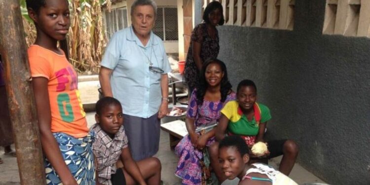 À Koukiri, les pères prennent les devants pendant lequel la affaire grâce à la dénutrition gamin au Charitable