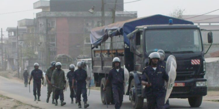 Les avocats en gravier aussi les dommages policières au Cameroun