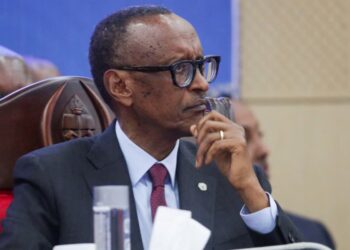 Le gouvernant rwandais reçoit le amiral de l&rsquo;flotte ougandaise à Kigali