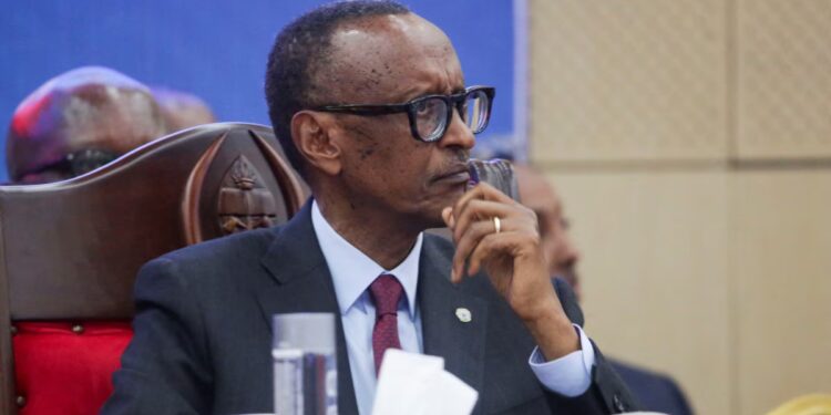 Le gouvernant rwandais reçoit le amiral de l&rsquo;flotte ougandaise à Kigali