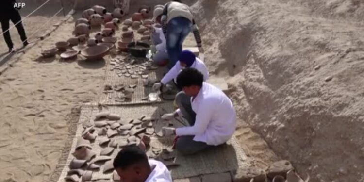 Egypte : Découvertes des cénotaphes et œuvres d&rsquo;art des XVe et XVIIIe dynasties