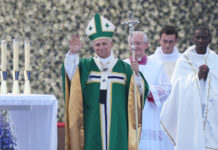 Sainteté Léon XIV ardiima hannde juulngal e yeeso ko ina ɓura yimbe 150 000 to Lourdes