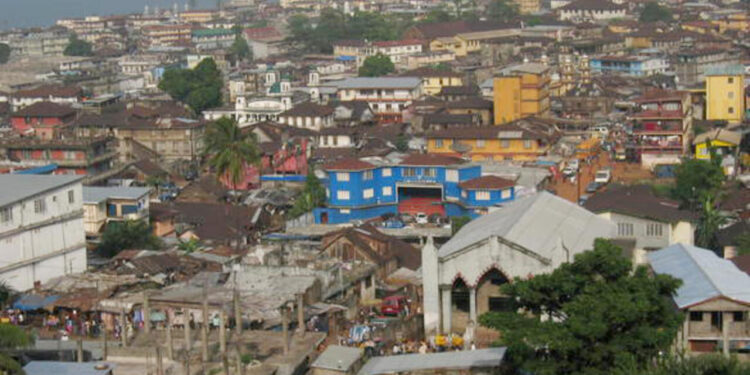 E ɓee ɗanniyankooɓe ittaaɓe Amerik nawaa leyɗe goɗɗe, Rabiatou Kouyate, kañum nawtaama to leydi mum Sierra Leone