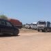 Confrérie : manivelle de fer dans transporteurs de fruits, agents de douanes et commerçants