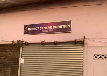 Accroche de contraires églises de tradition au Cameroun