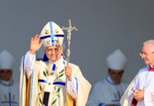 E daawal kesal njillu makko to France, Évêque Leon 14, yettiima hanki jamma to Lourdes