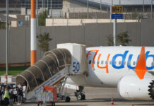 Luural hakkunde dognooɓe ɗiɗo laana wirooka ɗeɓii yanndinde kaa laana FlyDubai ummoriika Dubaï faade Tel-Aviv