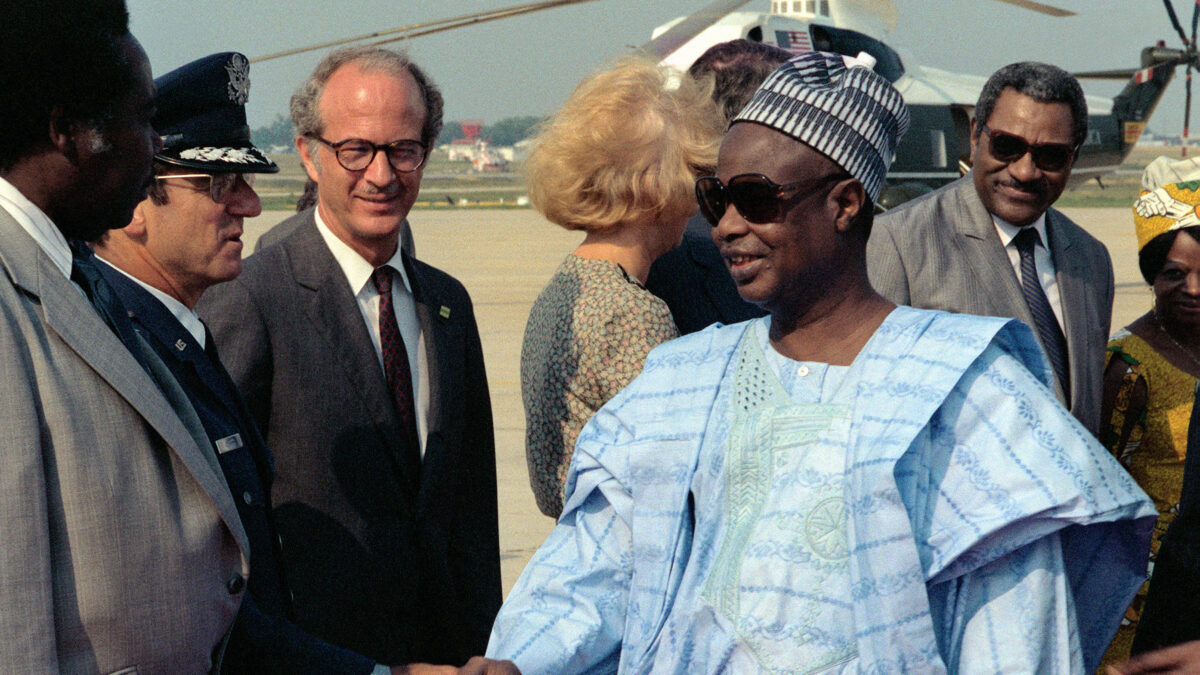 Le président Ahmadou Ahidjo à son arrivée en visite officielle aux États-Unis, le 26 juillet 1982