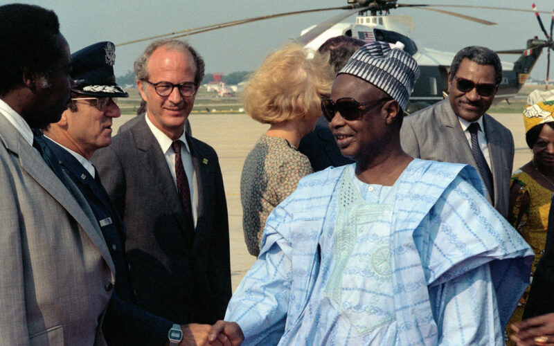 Ahmadou Ahidjo, premier président du Cameroun : parcours d’un homme d’État peul du Nord
