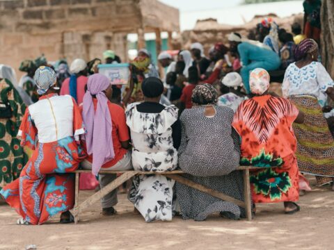 Les grands-parents, premiers maîtres de l’enfant peul