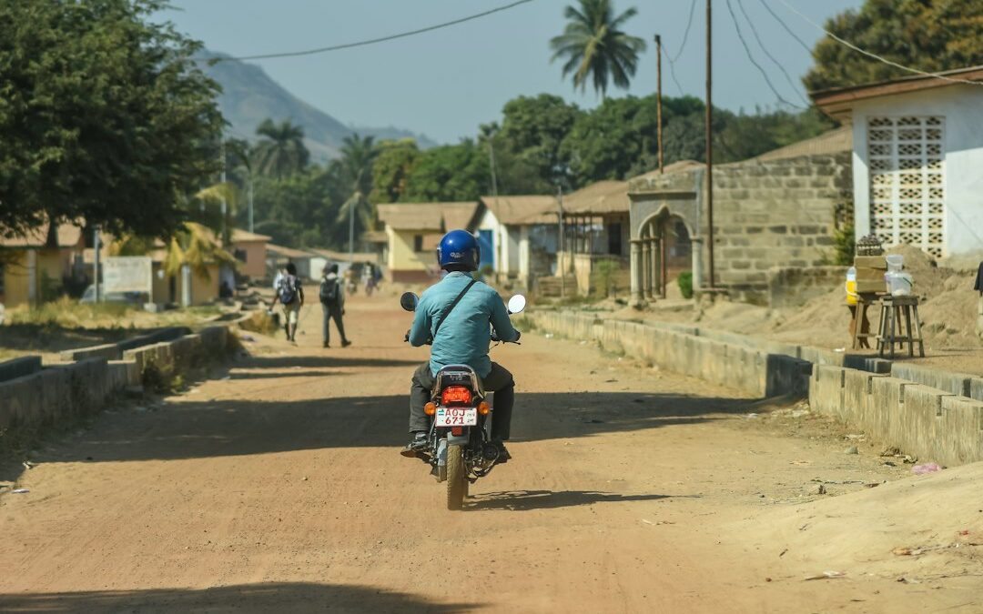 Route de campagne en Afrique de l’Ouest