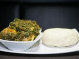 La sauce feuille, un plat emblématique de la cuisine guinéenne