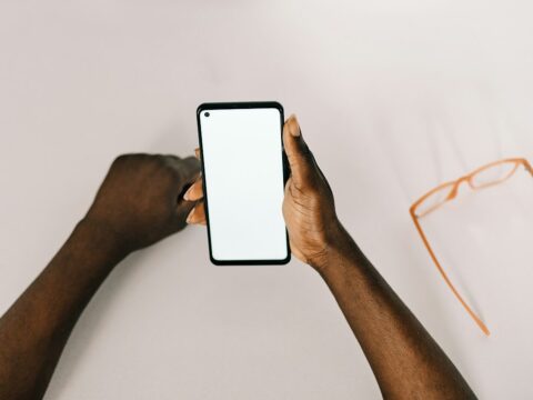 Le pulaar sur les réseaux sociaux : comment les jeunes Peuls font vivre leur langue en ligne