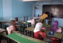 Mauritanie : des bénévoles organisent des cours face au manque de salles de classe Mauritanie : des bénévoles organisent des cours face au manque de salles de classe