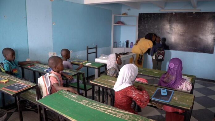 Mauritanie : des bénévoles organisent des cours face au manque de salles de classe